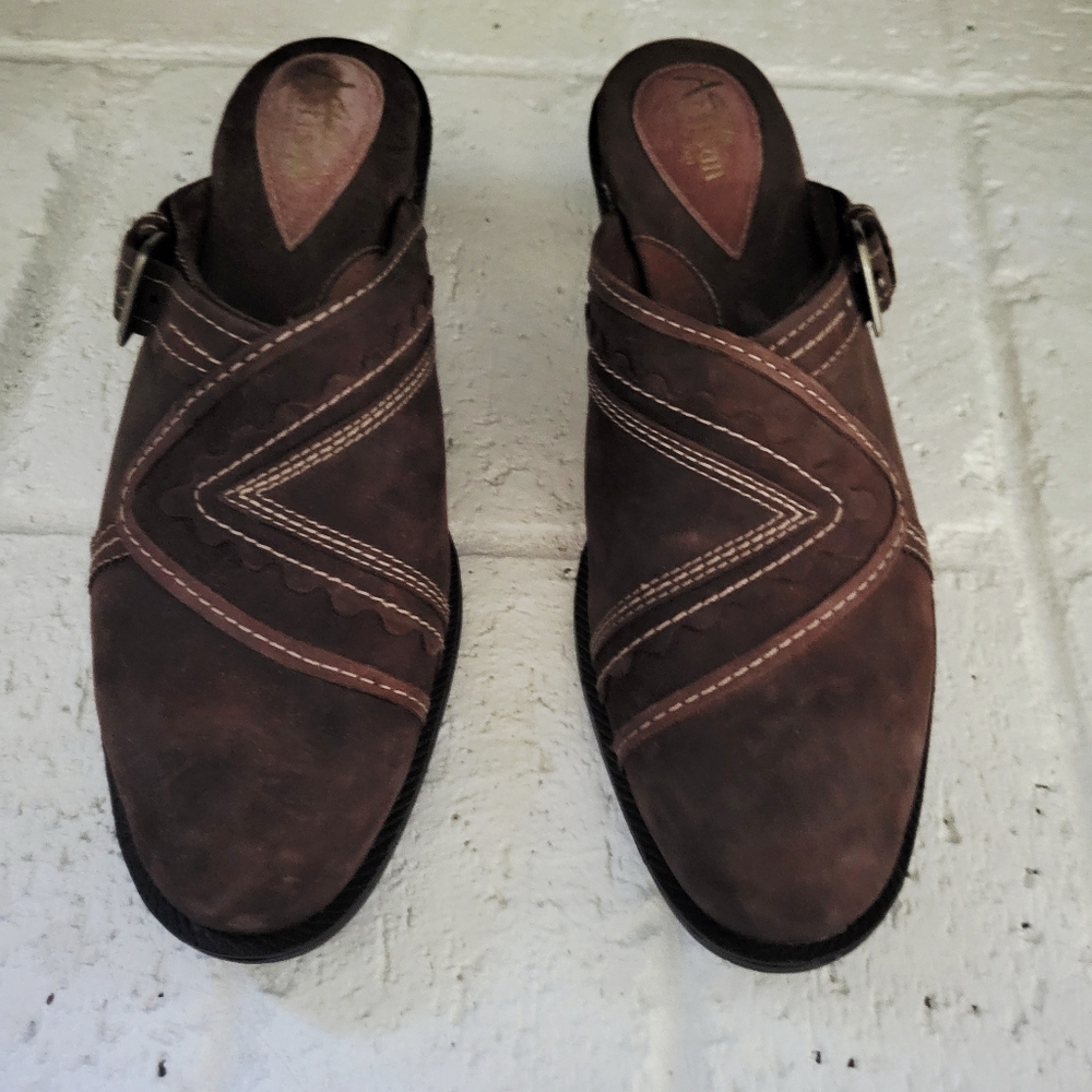Clarks Artisan Collection Clogs 9M Brown Buckle Slip-on Mule Comfy